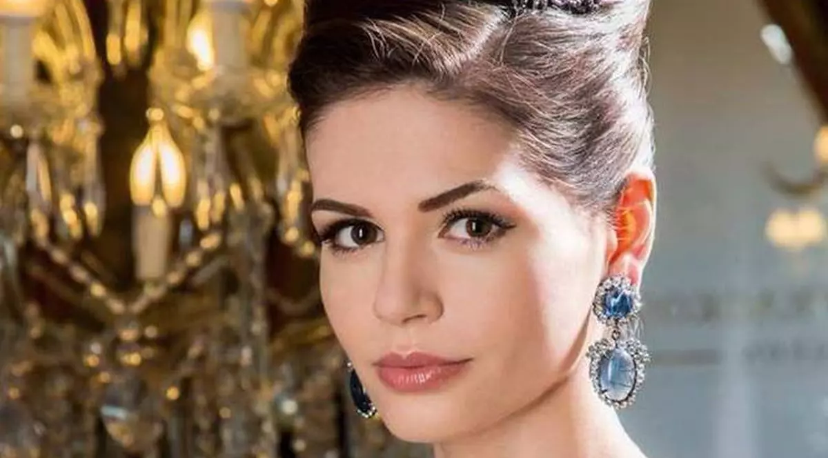 MONICA GABOR a ÎMBRĂCAT din nou ROCHIA DE MIREASĂ! "Încă mai CRED în POVEŞTI!"