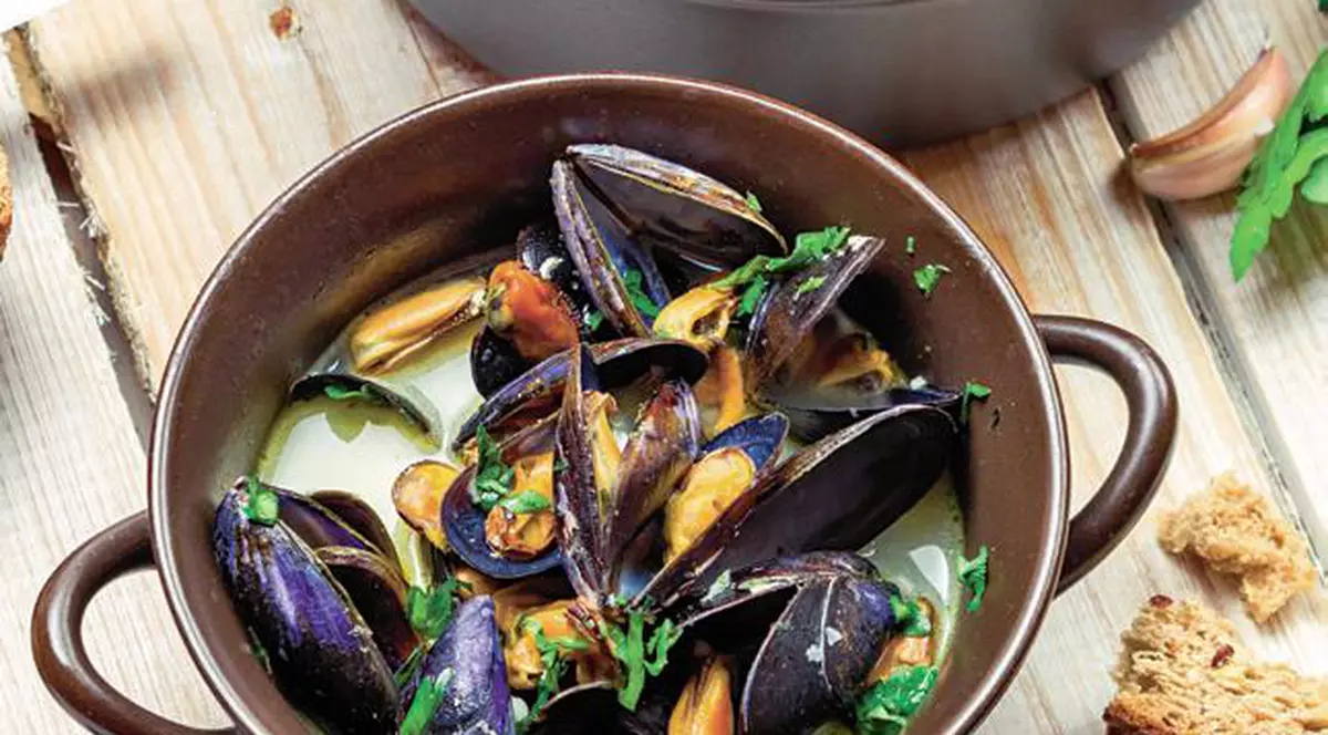 Scoici expirate de aproape un an, la vânzare în Mehedinți! Amenzi uriașe pentru comercianți