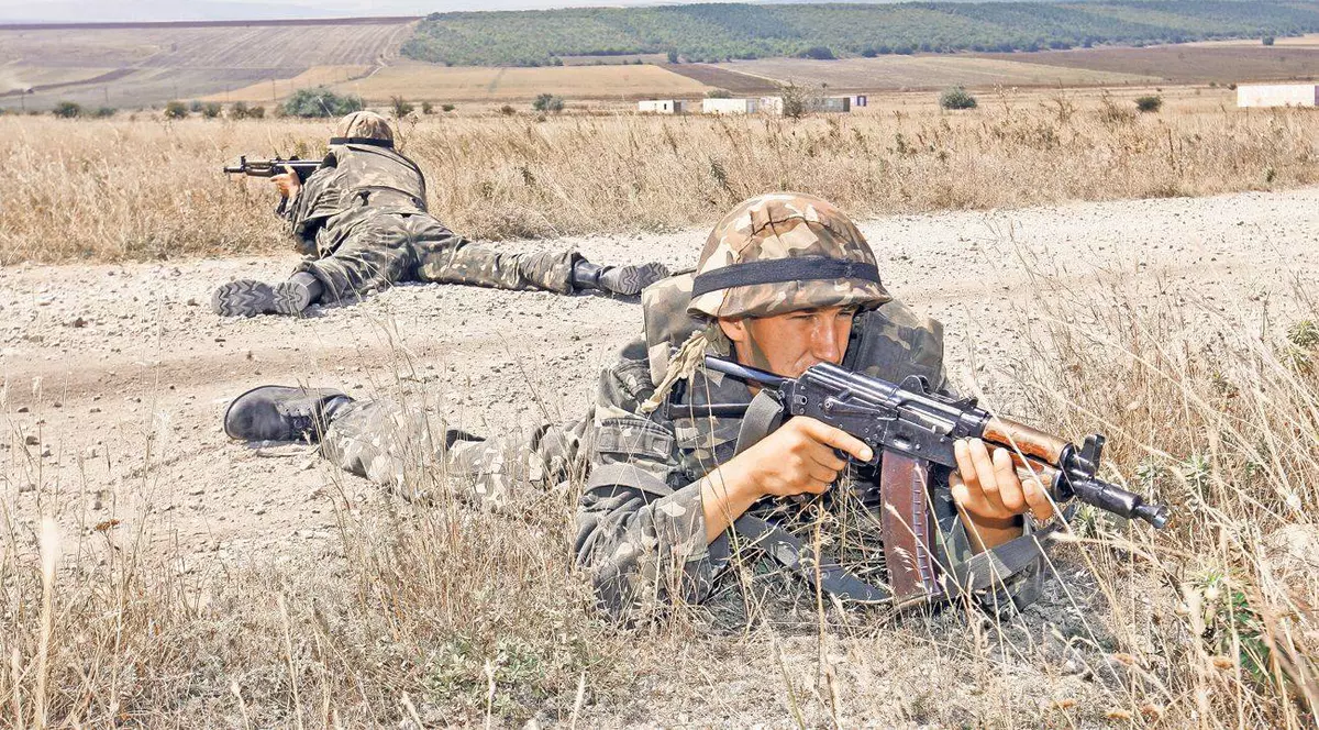 Ne pregătim de RĂZBOI? Românii au început să primească acasă CHEMĂRI de la ARMATĂ pentru INSTRUIRE