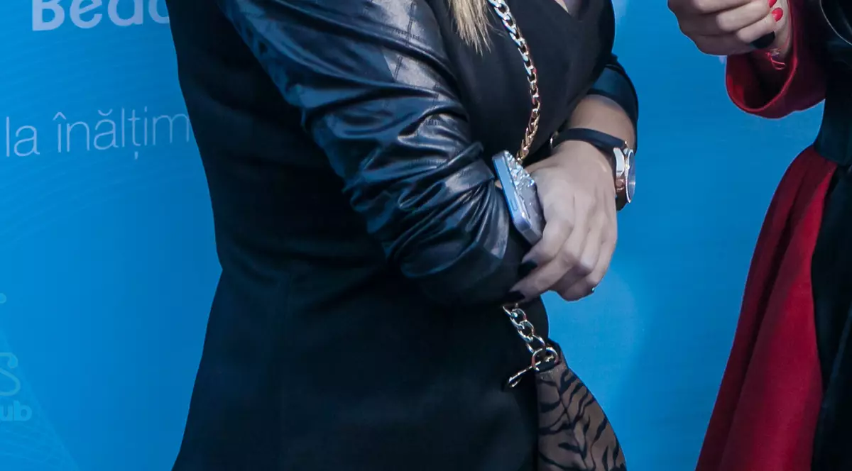 Simona Traşcă, PRIMA APARIŢIE CU NOUL BUST şi cu un look nou