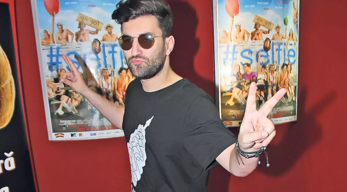 Lui Smiley i-a plăcut să se joace de-a homosexualul | FOTO