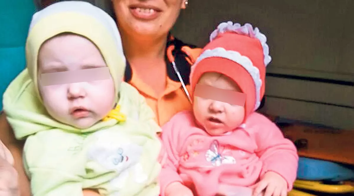 Mama le-a aruncat la NERVI