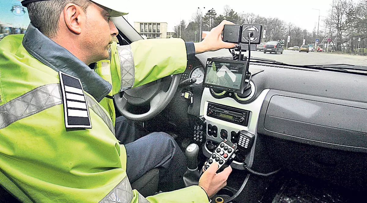 Asta da femeie grăbită. ”Zbura” pe autostradă cu 236 km/h!