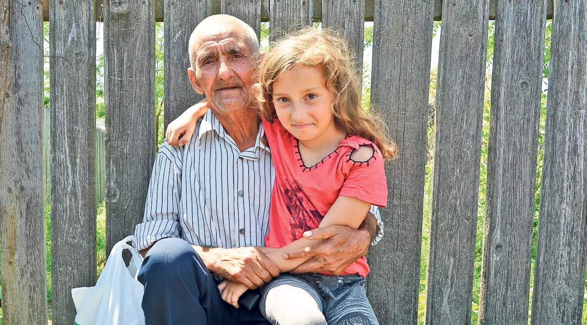 Gabriela este speriată că, la 9 ani, ar putea rămâne fără singurul părinte pe care l-a cunoscut