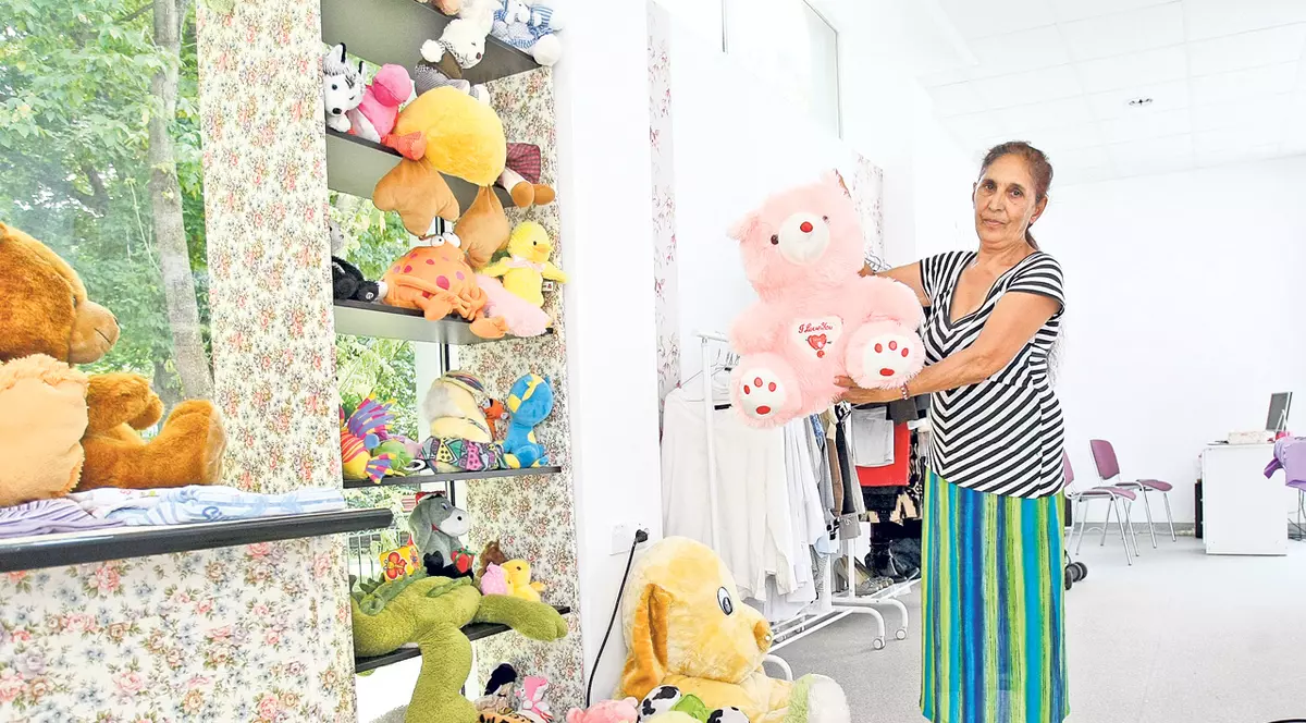 «Am dat cu mătura o oră, ca să-i cumpăr nepoţelului o jucărie»