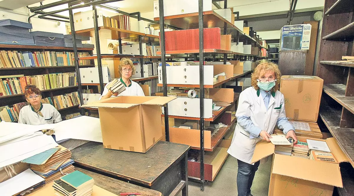 Biblia de la 1688, «ascunsă» de ochii vizitatorilor | FOTO