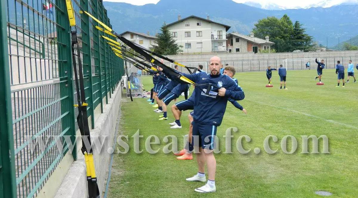 PRINȚI ȘI CERȘETORI / Steaua - la cinci stele, Dinamo - la Săcele!