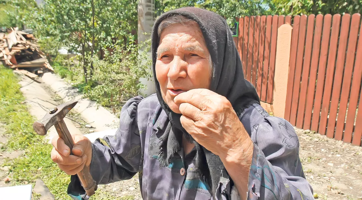 În 10 minute, vijelia le-a luat toată agoniseala! «Mi-a zburat acoperișul, solarul și găinile» | FOTO