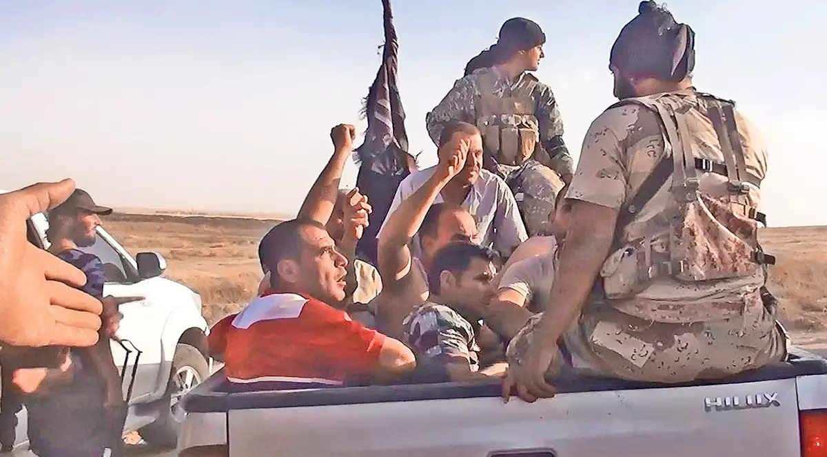 Au pus stăpânire pe rafinăriile din Irak