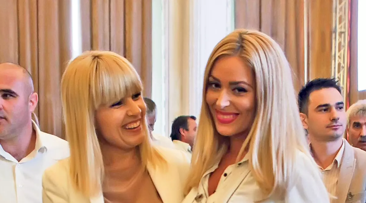 Aşa şefă, aşa subalterne! Elena Udrea a devenit preşedintele PMP,susţinută de colege tot una şi una