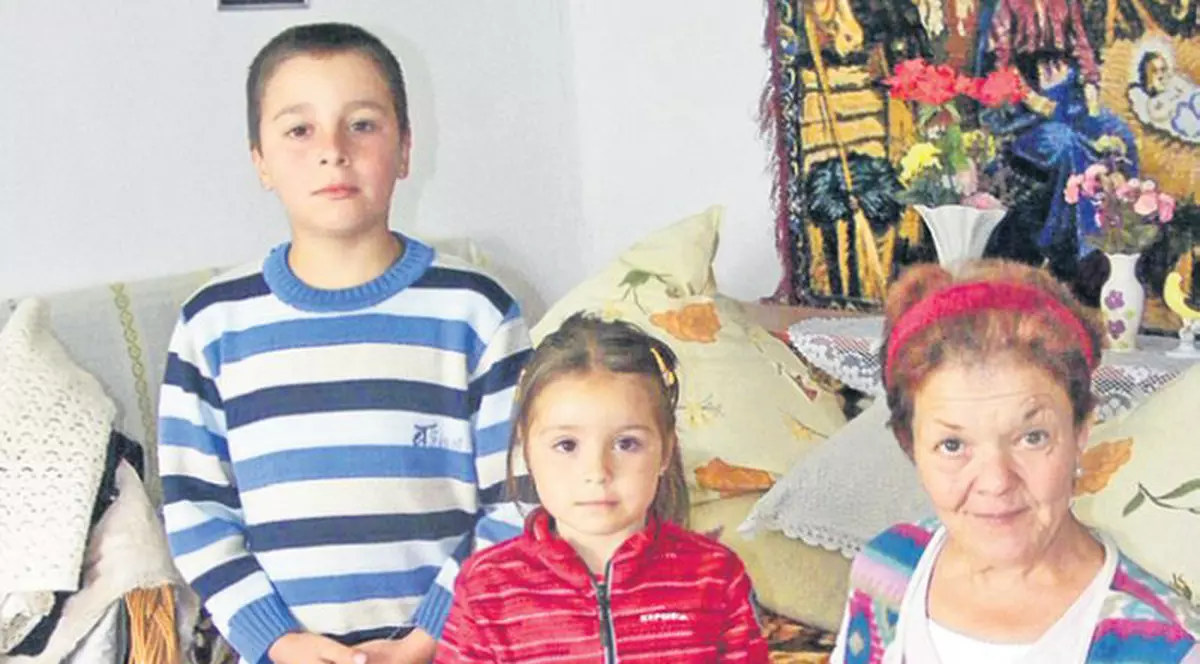 Pitica şi copiii cu inimă mare! Cea mai scundă suceveancă este din Dolhasca şi măsoară 1,10 metri