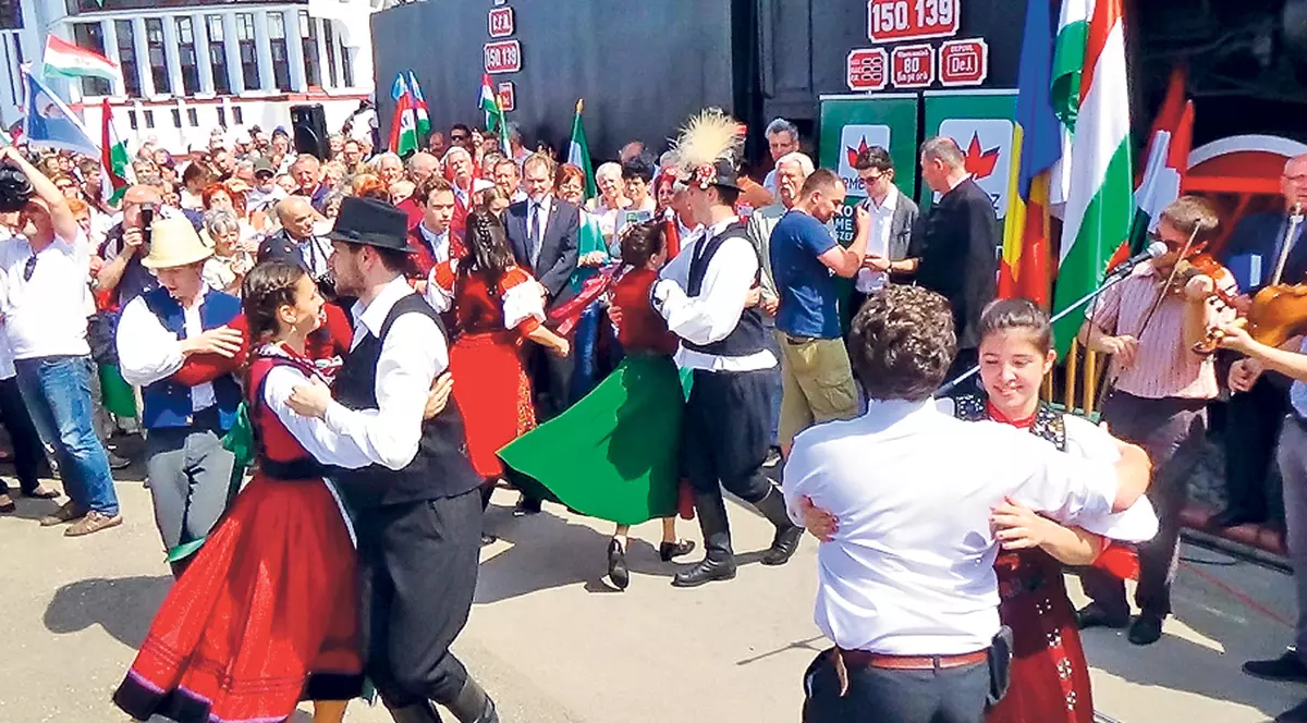 Au încins hora înainte de pelerinajul de Rusalii