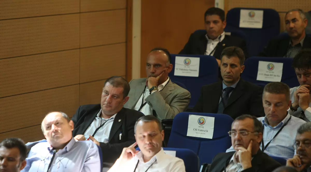 Burleanu răsuflă tot mai greu! Prunea îi cere lui Dâncu să nu-l mai țină în brațe pe șeful federației!
