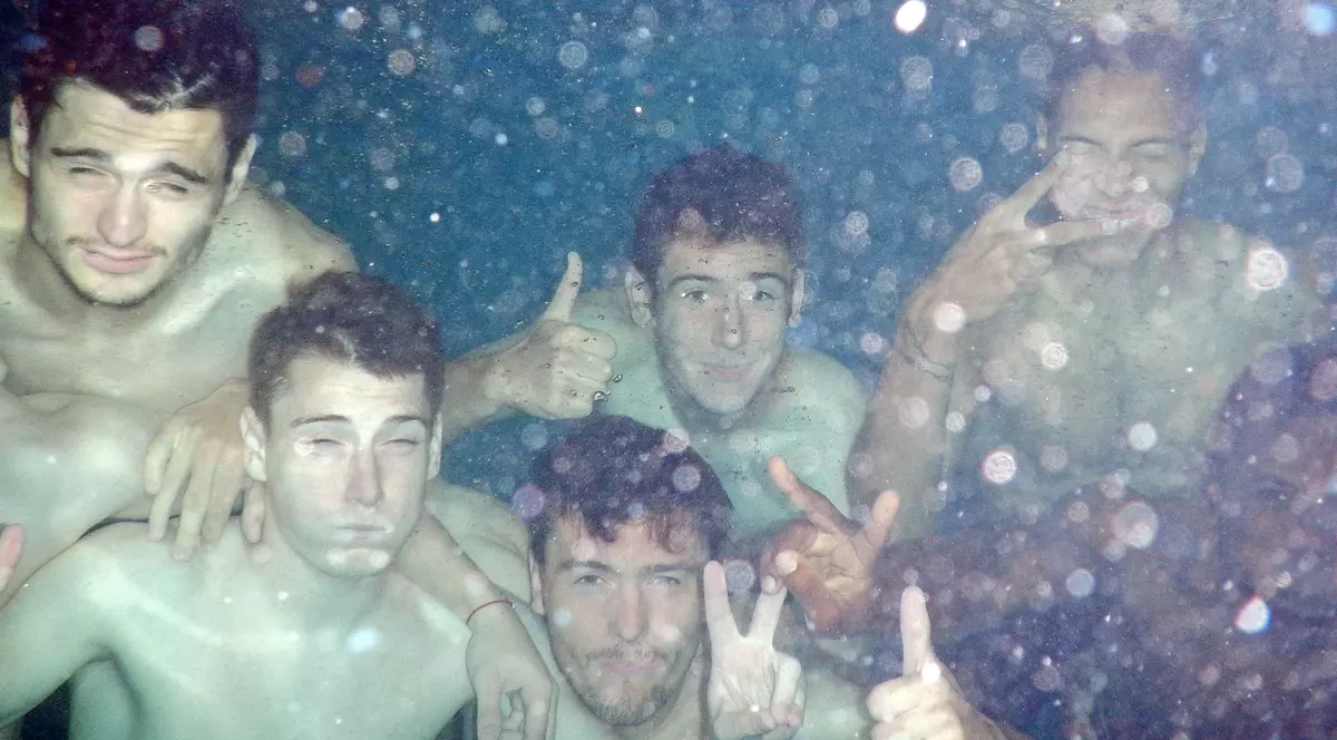 SUPER GALERIE FOTO / ”Suntem câinii din Atlantis!”. Selfie sub apă!