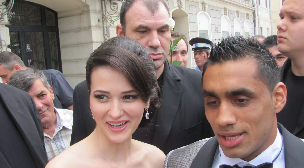 Bănel face nuntă fără fițe, cu vițel la proțap și tort de 28 kg!