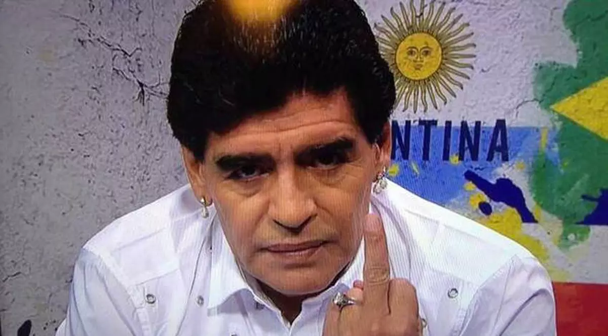VIDEO / CM 2014: Circ la argentinieni. Diego Maradona, semne obscene la TV!