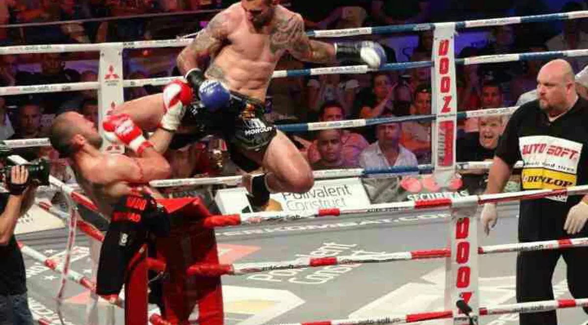 VIDEO / Frații Stoica și Paraschiv, victorii prin KO! Moroșanu n-a luptat