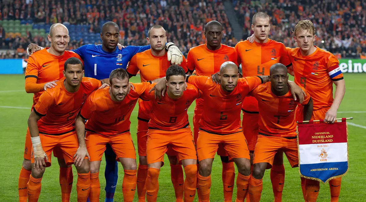 Scandal la penalty-uri! Olandezii spun că lovitura lui Vlaar ar fi trebuit validată!