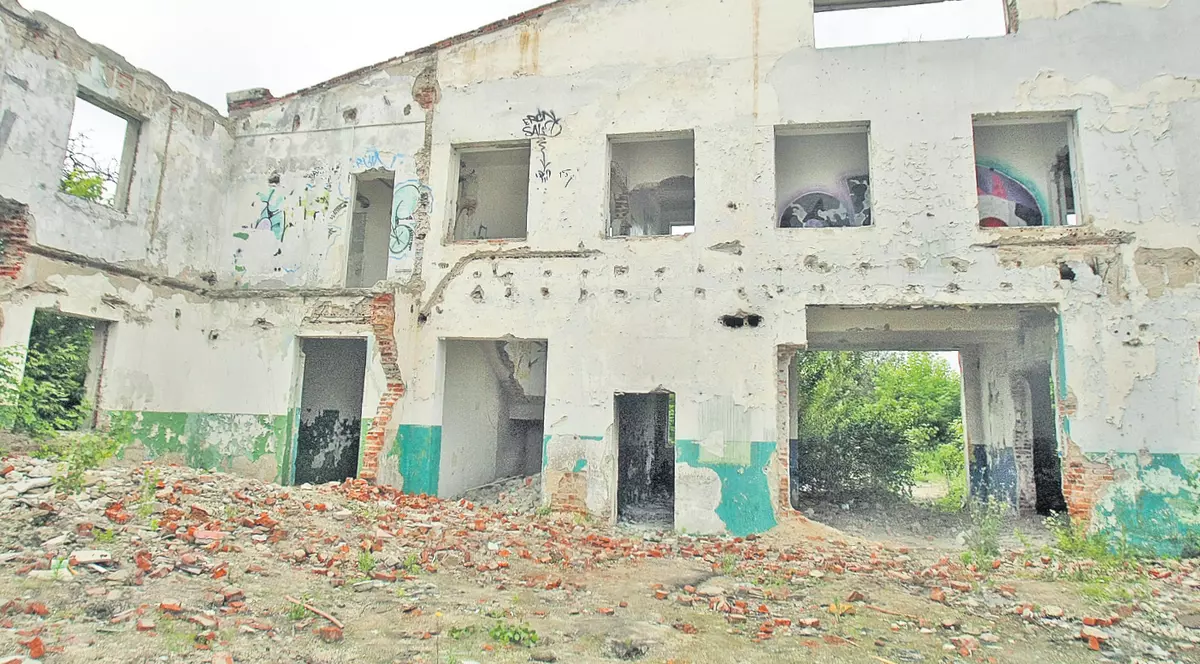 Cadavrul carbonizat şi mâncat de şobolani găsit într-o hală părăsită din Popeşti-Leordeni pare a fi al unui om al străzii