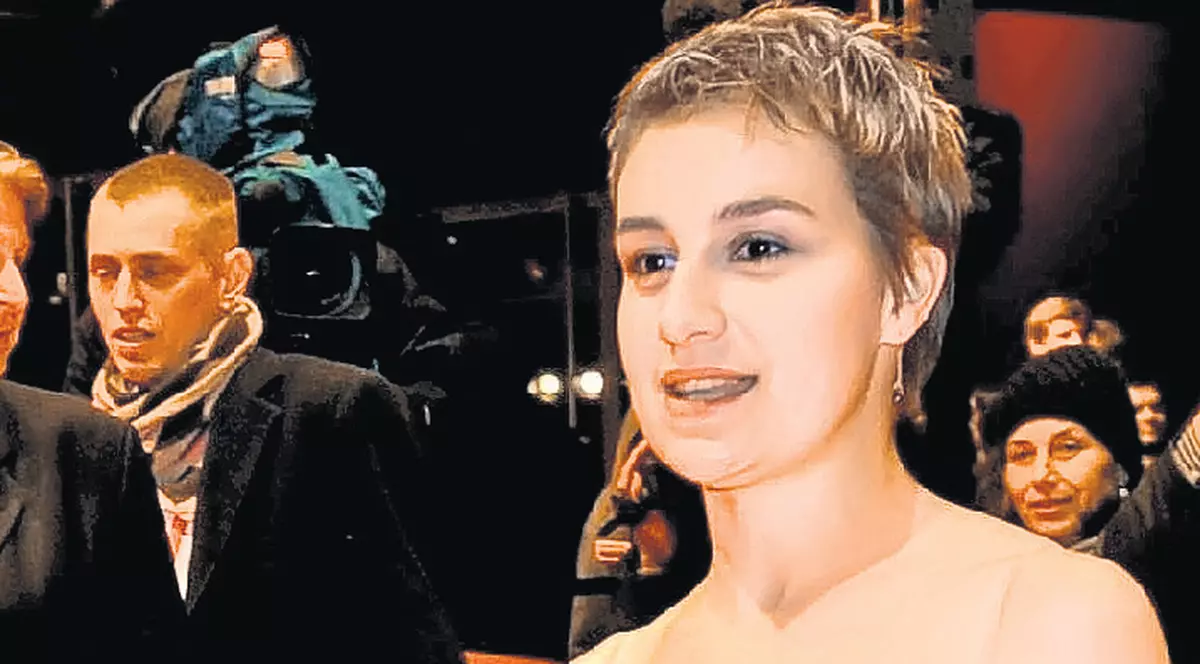 Anamaria Marinca, pe tancuri, cu Brad Pitt