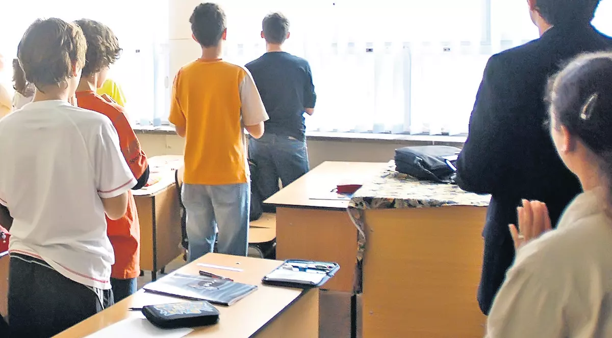 ORA DE RELIGIE rămâne ÎN COADĂ DE PEŞTE