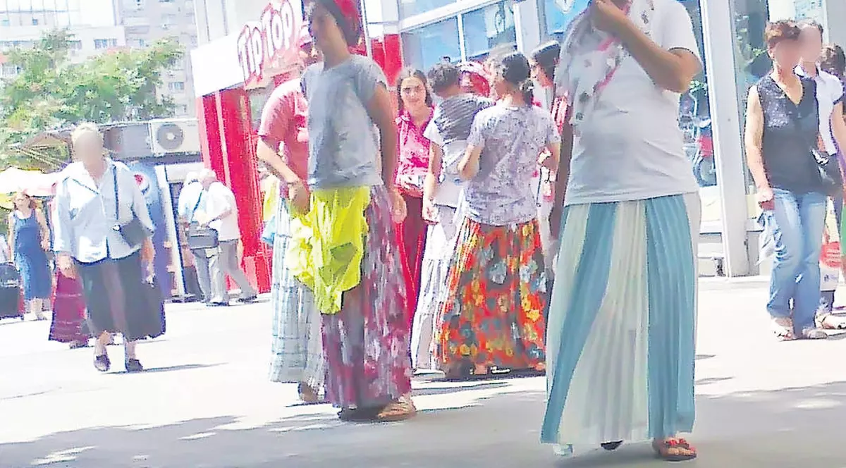 Nouă contrabandişti, reţinuţi de poliţişti! Au apărut primele măsuri după ce Libertatea a scris despre comerţul cu ţigări netimbrate