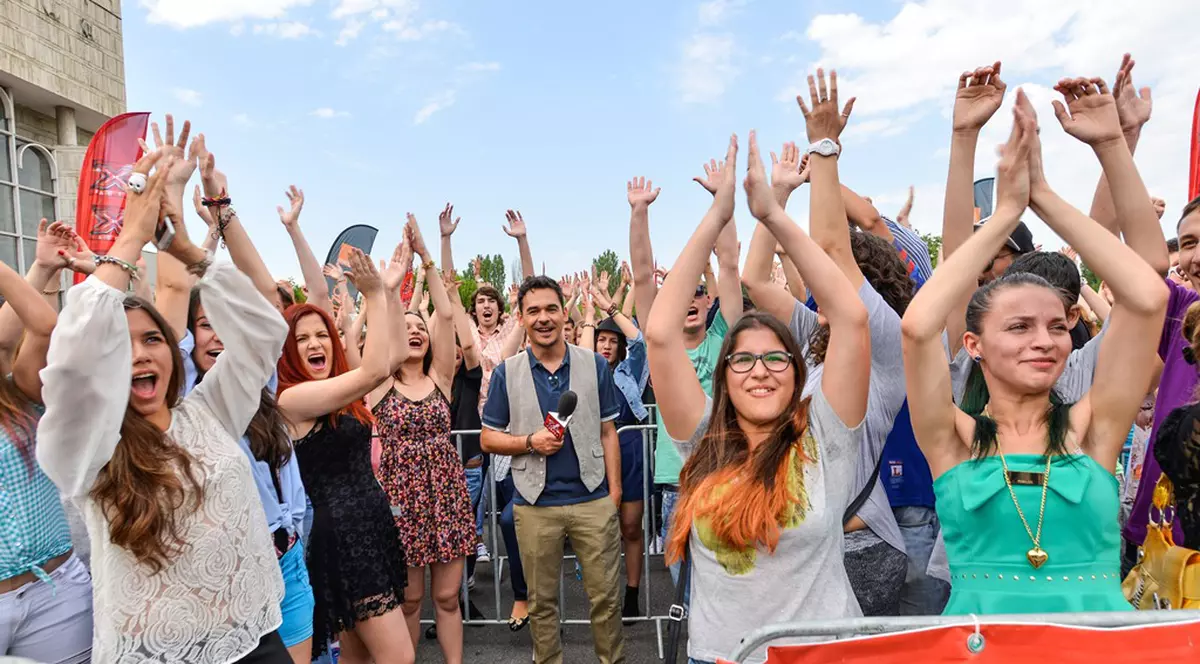 Caravana X Factor a ajuns la Bucureşti! Sute de persoane au venit să arate că au factorul X