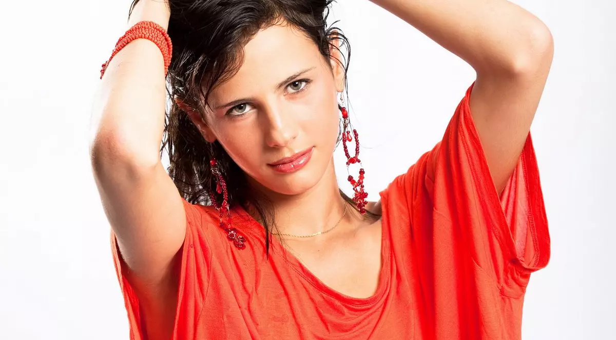 STUDIU: Popularitatea din timpul ADOLESCENŢEI creează PROBLEME după 20 de ani