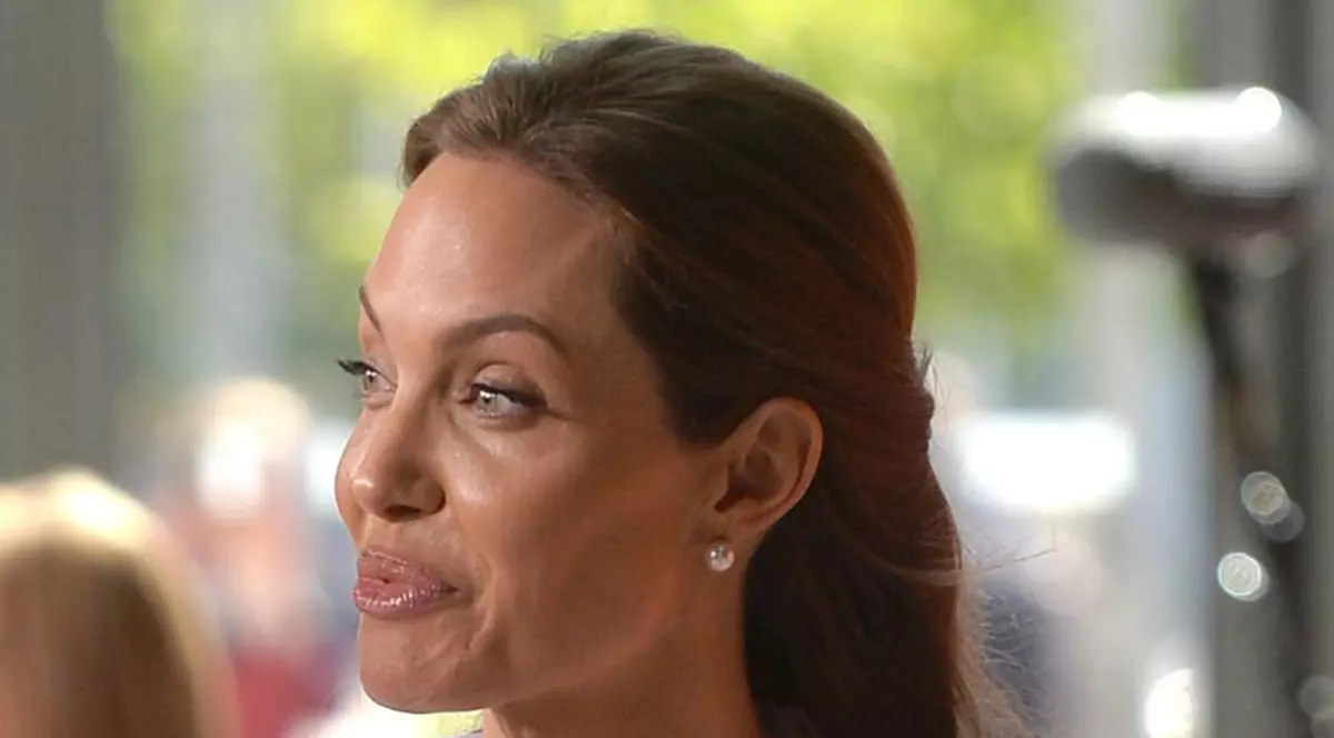 Angelina Jolie i-a SCOS din MINŢI pe CHINEZI! Ce GAFĂ a făcut ACTRIŢA