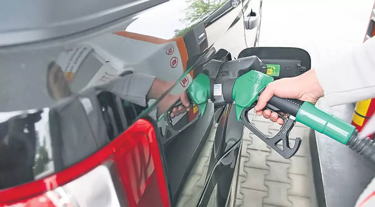 Apă cu suc, VÂNDUTĂ ÎN LOC DE MOTORINĂ, în Călăraşi! 