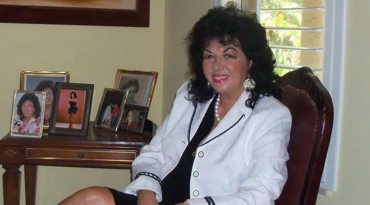 CARMEN HARRA ÎŞI AMINTEŞTE de VREMURILE de ALTĂDATĂ! IMAGINI de COLECŢIE!