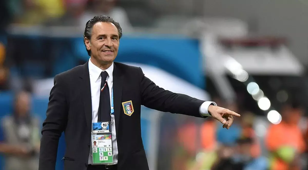 Deşi au învins Anglia, italienii sunt furioşi! Prandelli îl acuză pe arbitru