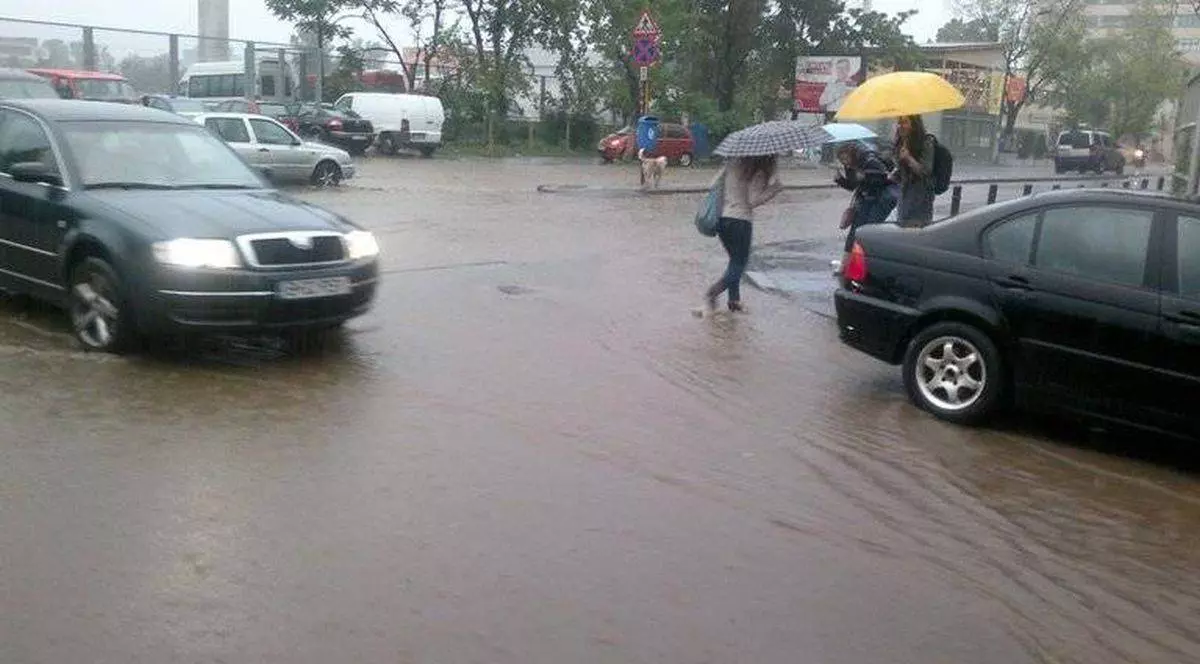 COD GALBEN de PLOI şi FURTUNĂ pentru BUCUREŞTI şi alte ŞASE JUDEŢE