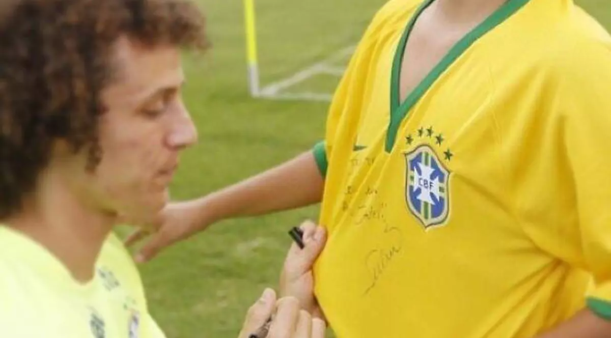 CAMPIONATUL MONDIAL DE FOTBAL 2014: Un puşti l-a impresionat pe David Luiz