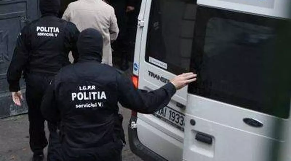 PERCHEZIŢII la POLIŢIA Braşov! ŞEFUL de la RUTIERĂ, ACUZAT de CORUPŢIE!