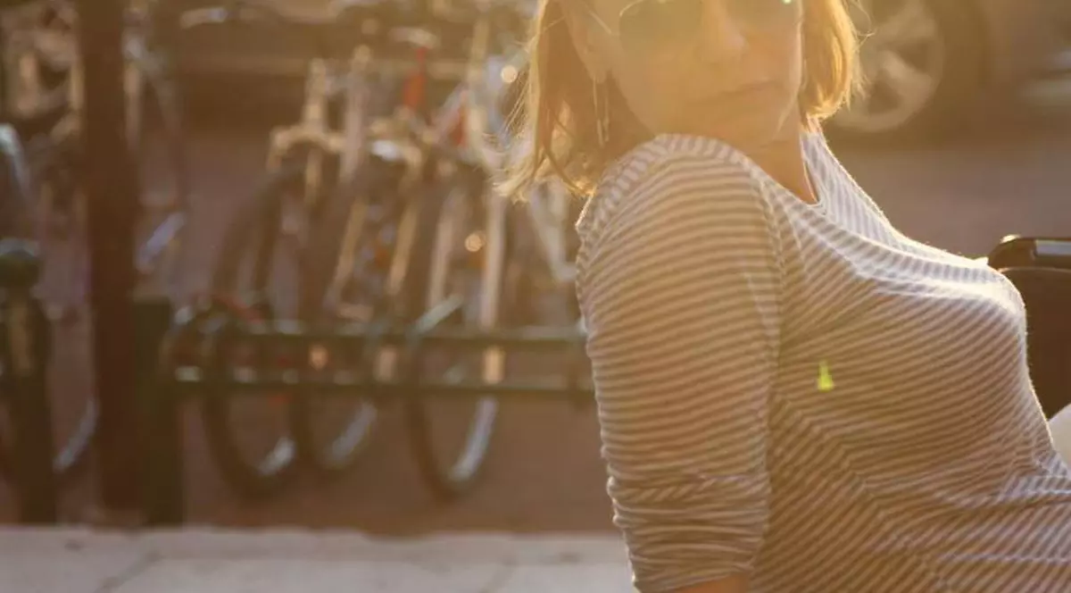 EMOŢIONANT! Pe cine SĂRUTĂ Andreea Esca în PARC | FOTO