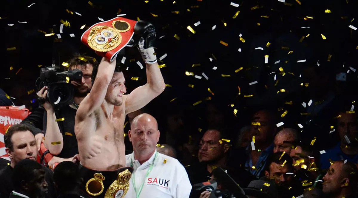 VIDEO / Pe Wembley, în fața a 80.000 de fani, ”Cobra” Froch ”l-a curentat” pe Groves: KO în runda a opta!