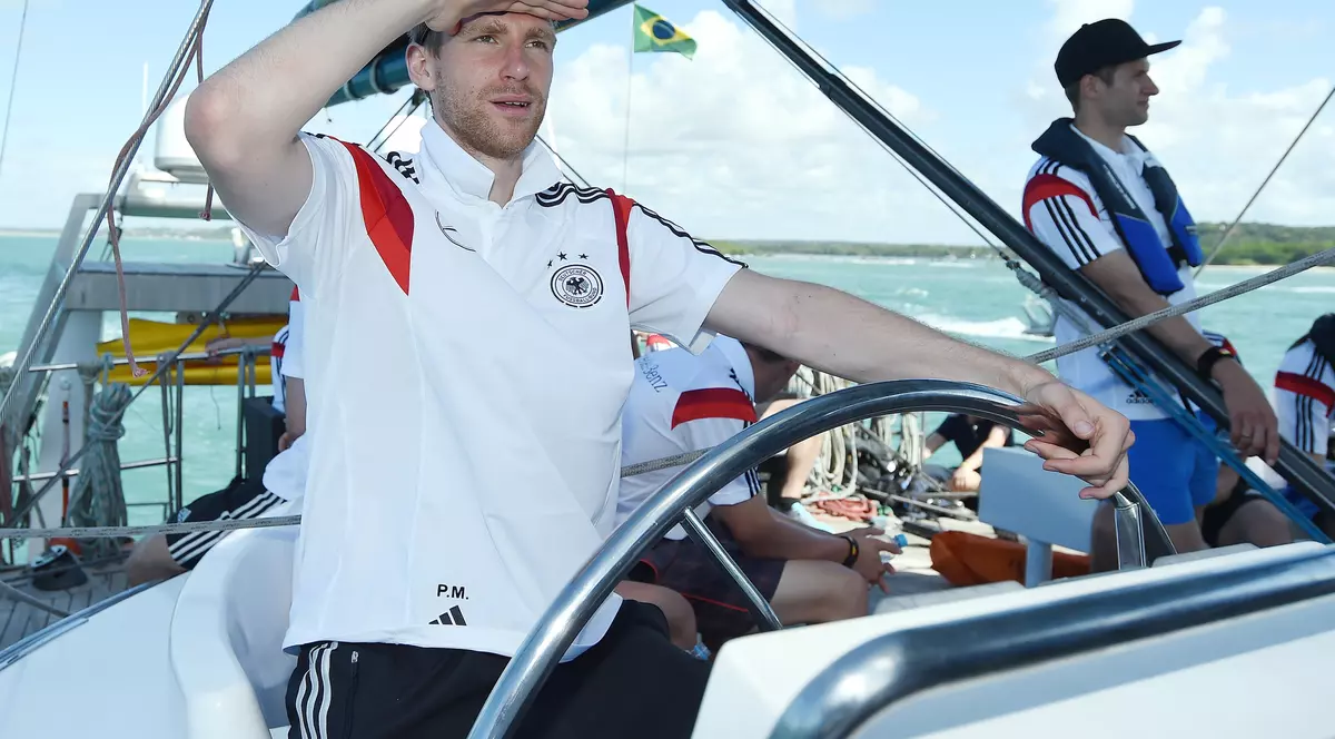 Fotbaliştii nemţi s-au plimbat cu iahtul, alături de un explorator celebru!