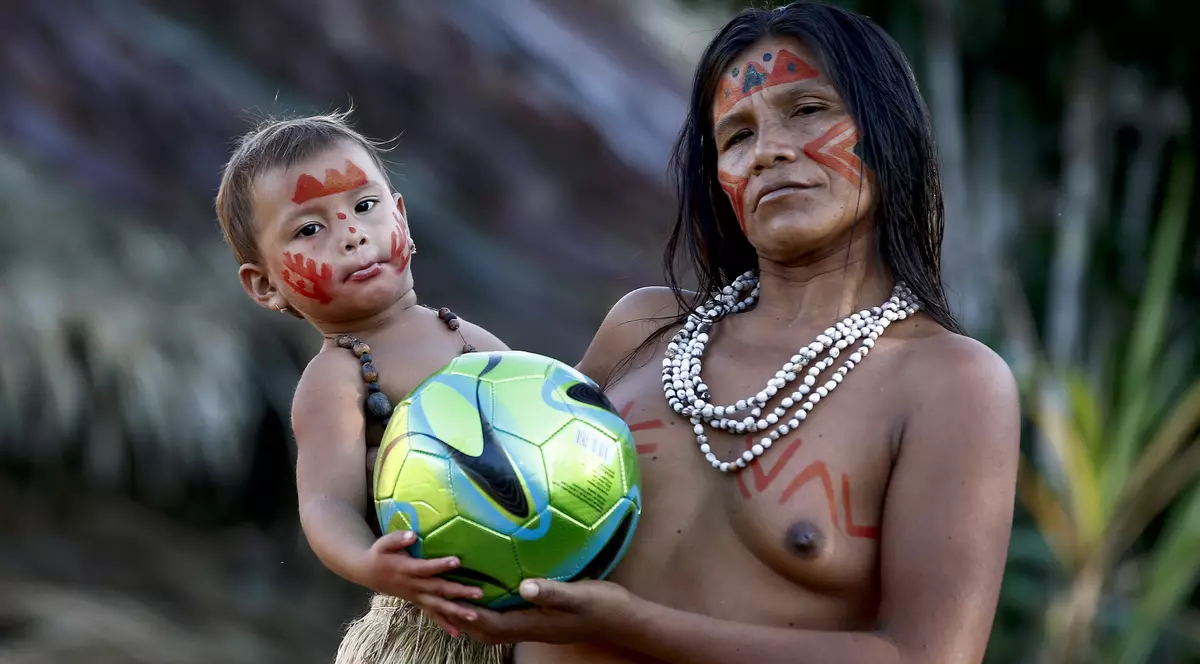 SUPER GALERIE FOTO / Indienii Tatuyo au văzut prima dată o minge de fotbal cu ocazia Mondialului!