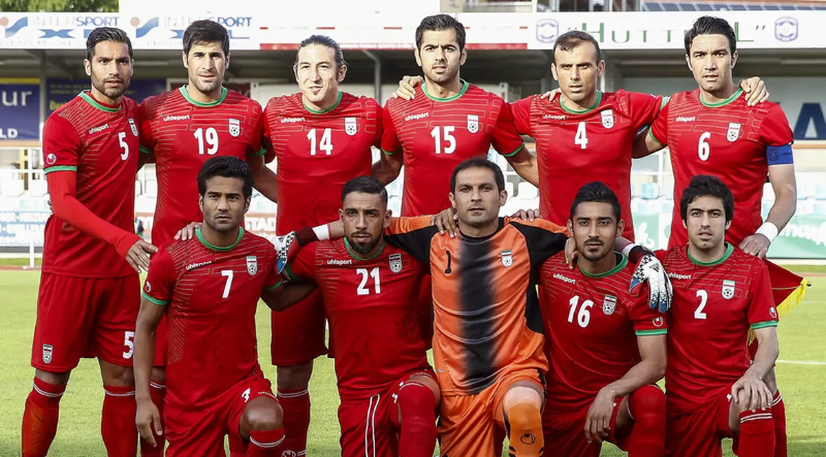 Iranienii n-au voie să facă schimb de tricouri! Care e motivul