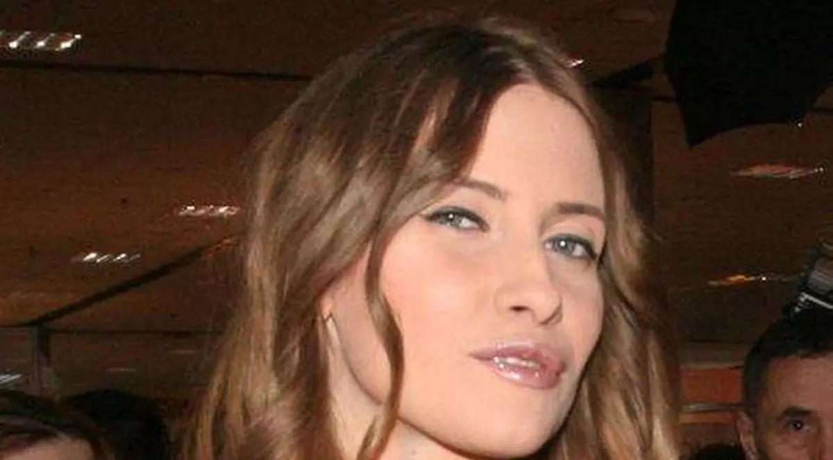 Iulia Albu DĂ CU BARDA în vedete! ATENŢIE, Anda Adam, Andreea Bălan şi Bianca Drăguşanu! 