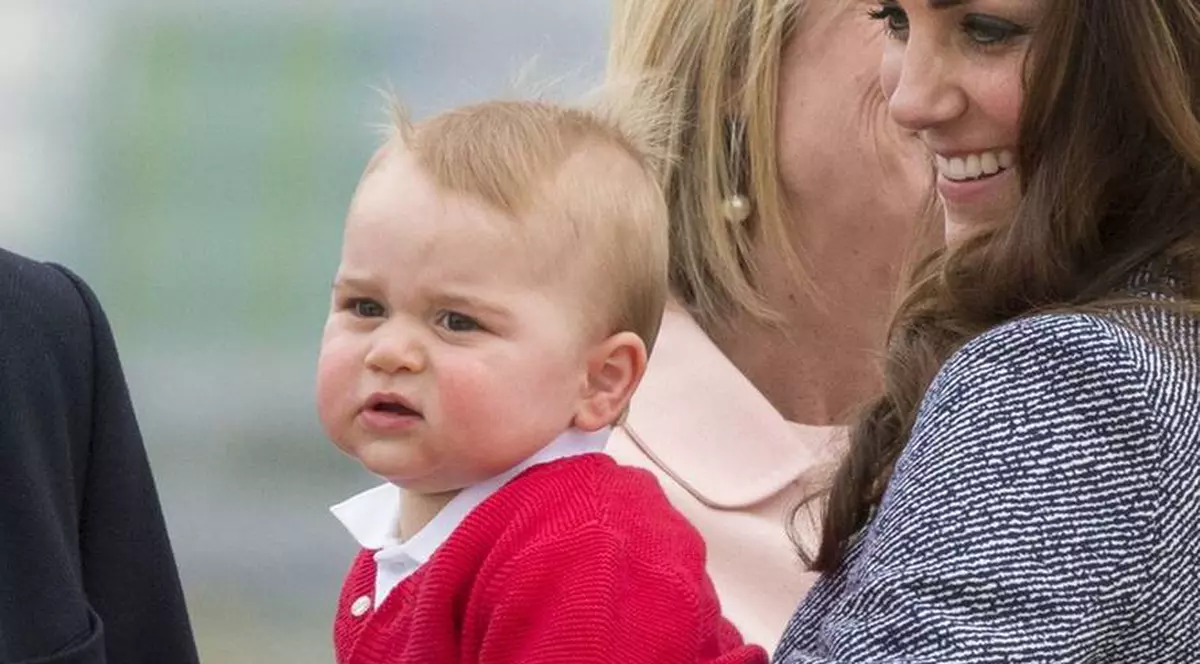 Kate Middleton e fericită: Prinţul George a învăţat să meargă! Ce planuri are acum pentru micuţ!