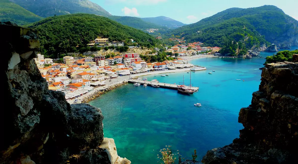 IDEI DE VACANŢĂ. O vacanță inedită pe continentul Greciei