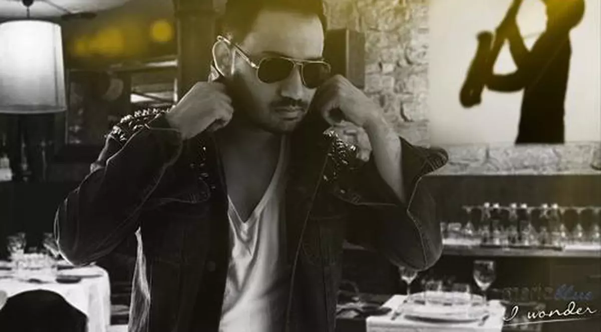 Mario Blue prezintă piesa "I wonder"