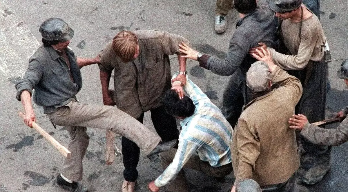 Miron Cozma, despre evenimentele sângeroase din 13-15 iunie 1990 de la Bucureşti: ”Minerii credeau că xerox-ul e maşină de făcut bani!”