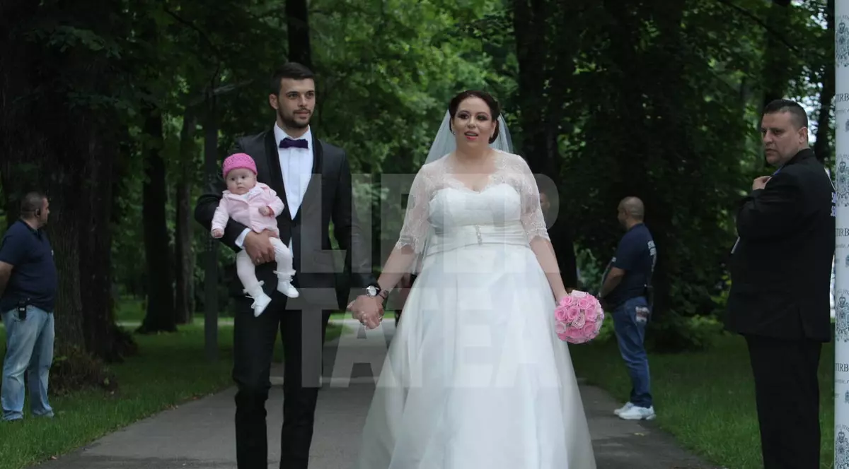 MOMENTE GRELE PENTRU OANA ROMAN în BISERICĂ! VEDETEI I S-A FĂCUT RĂU, din cauza OPERAŢIEI de CEZARIANĂ!