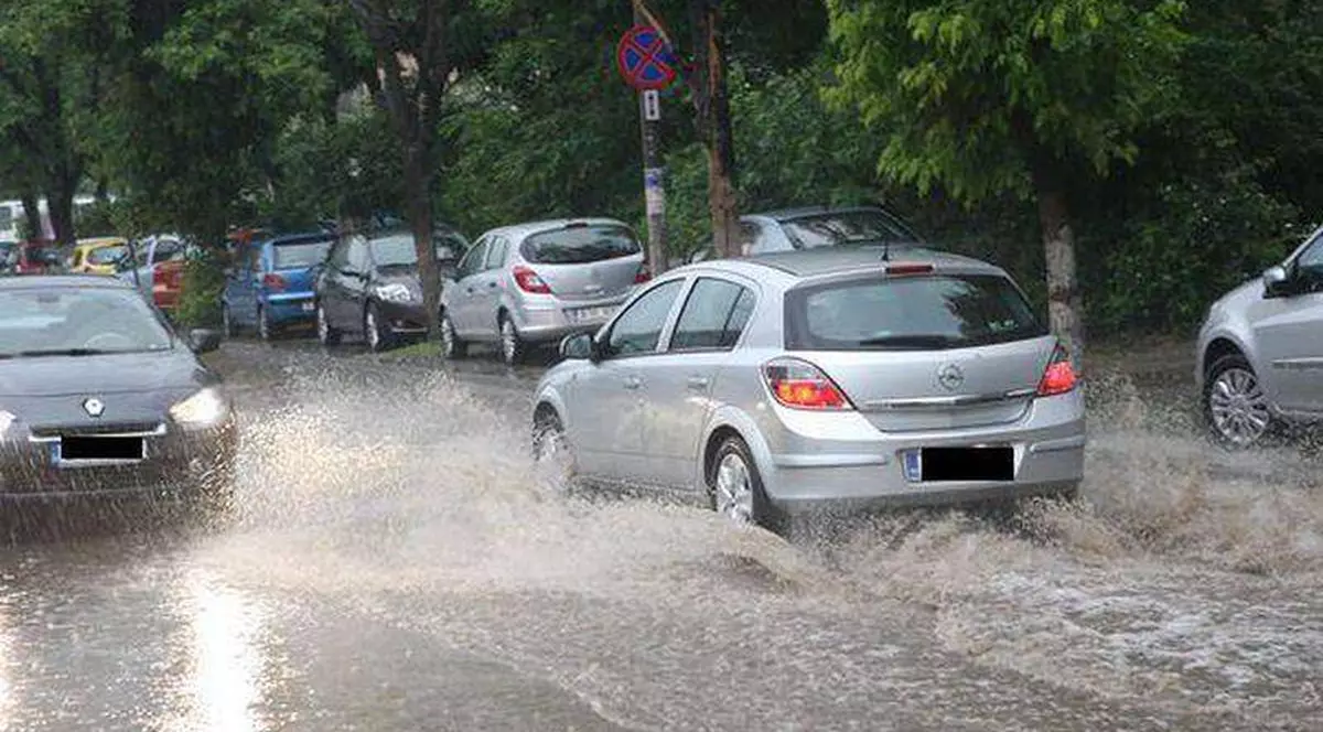 Atentionare nowcasting! Cod GALBEN de furtună şi grindină în mai multe judeţe 