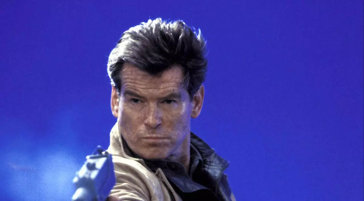 Nici JAMES BOND nu mai e ce-a fost! Ce BURTĂ a FĂCUT PIERCE BROSNAN!