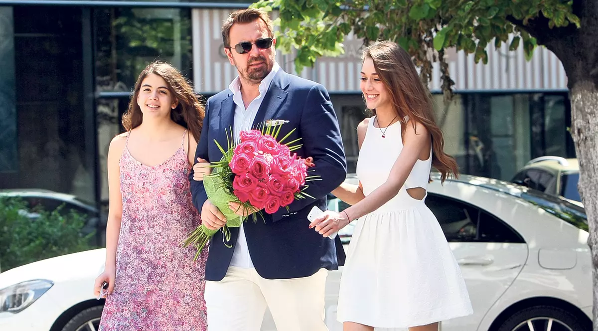 Ce ţanţoş e Horia între fetele sale