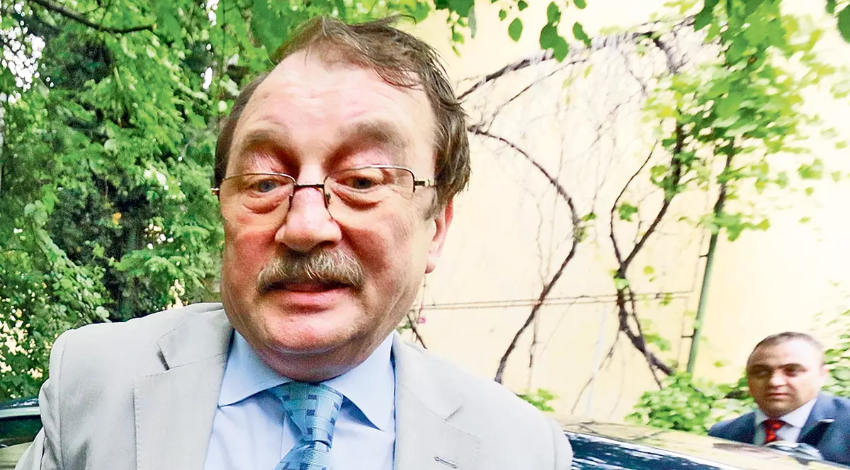 Mircea Băsescu, mutat la puşcăria Poarta Albă